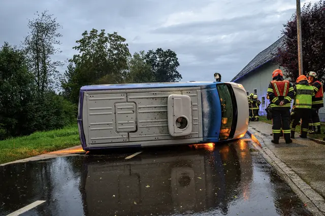 Verkehrsunfall in Mitterkirchen | Foto: Fotokerschi/Simon Brandstätter