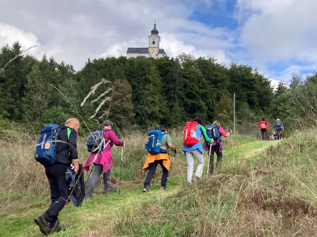 Die Wanderinnen und Wanderer erleben die Gemeinde Wernberg historisch, kulturell und spirituell. | Foto: Gemeinde Wernberg