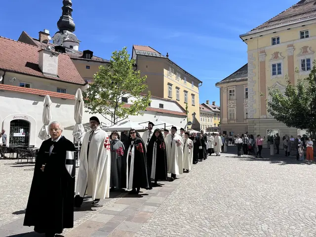 400 Damen und Ritter vom Orden ziehen diese Tage durch Klagenfurt