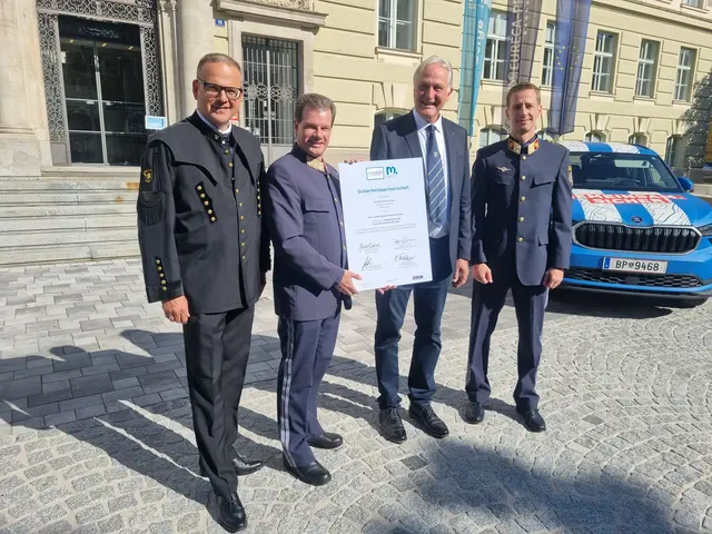 Freude über die unterzeichnete Sicherheitspartnerschaft zwischen Polizei und Montanuniversität Leoben: Lehrstuhlleiter Helmut Flachberger, Landespolizeidirektor Gerald Ortner, Uni-Rektor Peter Moser und Stadt- und Bezirkspolizeikommandant Niklas Rebhandl (v.l.) | Foto: Astrid Höbenreich-Mitteregger