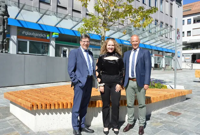 Stadträtin Pia Walser, Obfrau des Stadtentwicklungs- und Innovationsausschusses, mit den Vorständen Mario Kometer (re.) und Markus Scheiring (li.),  | Foto: Stadt Imst/Kolp