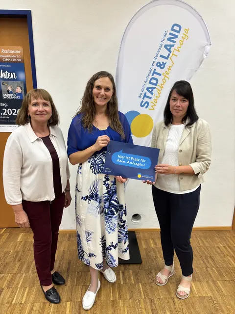 Bezirksgeschäftsführerin Anette Töpfl, Bezirksparteiobfrau Viktoria Hutter und Marina Schneider | Foto: VPNÖ