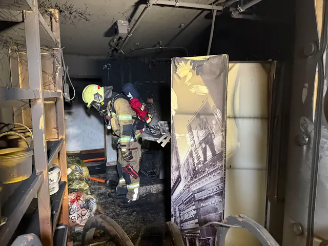 Die Feuerwehr Eben am Achensee wurde in den frühen Morgenstunden zu einem Kellerbrand alarmiert. | Foto: ZOOM.TIROL