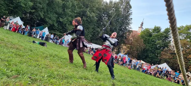 Auch Action mit mittelalterlichen Schaukämpfen wird geboten. | Foto: BUCHER BRAND MARKETING