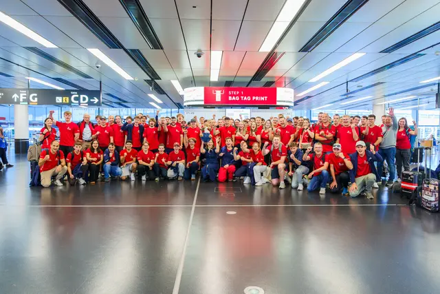 Die 48 Teilnehmer beim Abschied Richtung Shanghai | Foto: SkillsAustria/Wieser/Slovencik