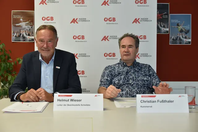 Bezirksstellenleiter Helmut Wieser und Kammerrat Christian Fußthaler bei der Präsentation der Halbjahresbilanz der Arbeiterkammer im Bezirk Scheibbs