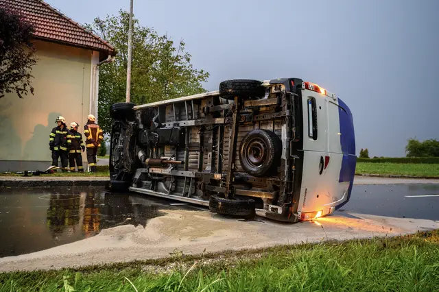 Verkehrsunfall in Mitterkirchen | Foto: Fotokerschi/Simon Brandstätter