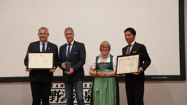 Bgm. Helmut Mall, Martin Ebster (TVB), Gabi Kössler und Bgm. Yuta Ueno (Nozawa Onsen). | Foto: TVB St. Anton am Arlberg