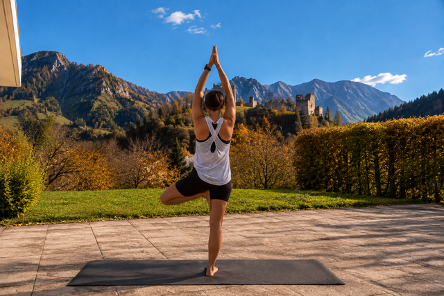 Bei der Yogaeinheit stehen Mobilisation, bewusste Atmung, Beweglichkeit und das Ankommen bei sich selbst im Vordergrund.  | Foto: Viktoria Einfalt