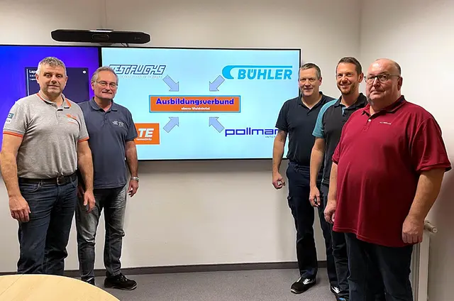 Vier Unternehmen, ein gemeinsames Ziel: Christian Lapacka, Helmut Weidenauer, Ewald Dangl, Marc Schanza und Roman Zibusch (v.l.) | Foto: TE Connectivity/A. Schalko