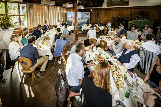 Vier Abende, vier Regionen, vier aktuelle Themen: Die Tirol Werbung lädt mit dem Tourismusforum on tour zum Austausch über Tourismus. | Foto: Tirol Werbung