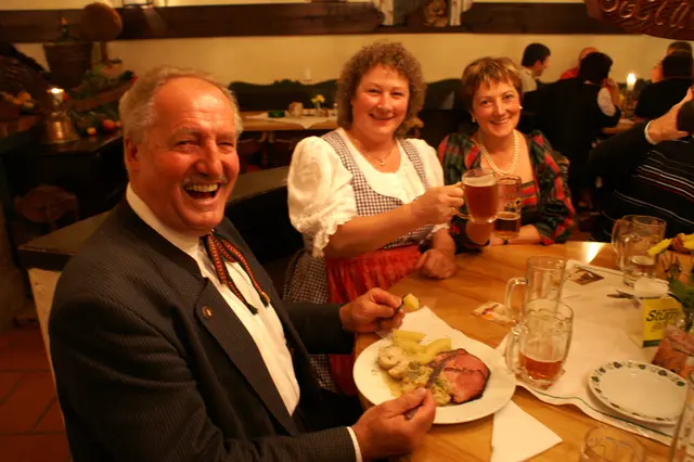 Seit über 40 Jahren hält „Essen &amp; Trinken“ de Leut‘ beim Freinberger Herbst z’samm. | Foto: Franz Gruber