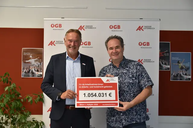 Bezirksstellenleiter Helmut Wieser und Kammerrat Christian Fußthaler bei der Präsentation der Halbjahresbilanz der Arbeiterkammer im Bezirk Scheibbs