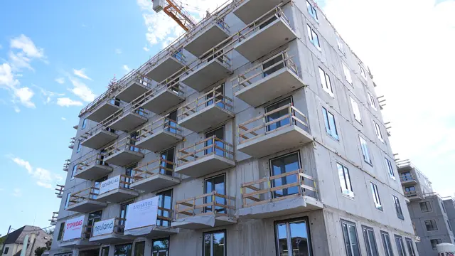 Der Rohbau des neuen Wohn- und Pflegeheims für Seniorinnen und Senioren steht. Vor Ort wird es auch eine Primärversorungseinheit geben. | Foto: Andreas Pölzl/MeinBezirk