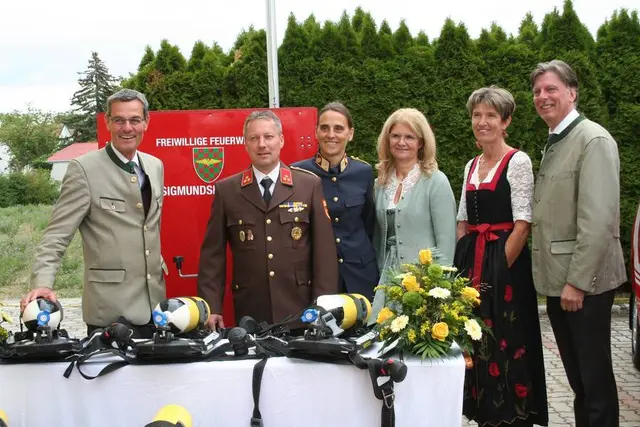 Bezirkshauptmann Stefan Grusch, Kommandant Roland Kloiber, Bezirkspolizeikommandantin Birgit Geitzenauer, Vizebürgermeisterin Natascha Mang, Nationalratsabgeordnete Martina Diesner-Wais und Bürgermeister Franz Göd. | Foto: Andreas Kloiber