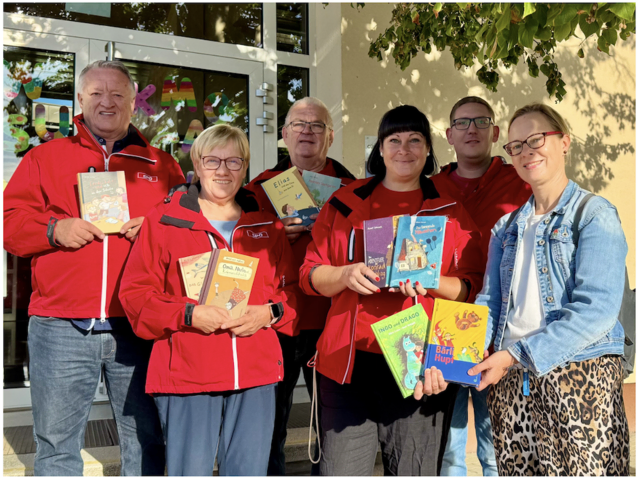 Lesestoff zum Schulstart: Die SPÖ Mistelbach übergab zehn Kinderbücher an die Volksschule. | Foto: SPÖ