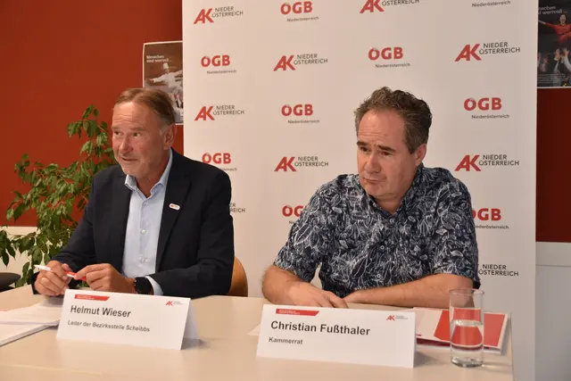 Bezirksstellenleiter Helmut Wieser und Kammerrat Christian Fußthaler bei der Präsentation der Halbjahresbilanz der Arbeiterkammer im Bezirk Scheibbs