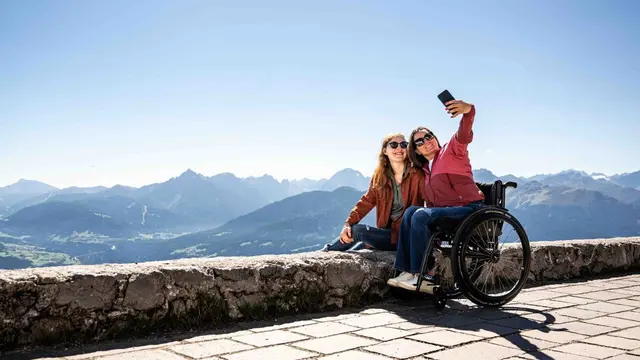 Innsbruck als Erlebnis für alle Gäste. Eine Rollstuhlfahrerin schildert ihre Erlebnisse zum barrierefreien Tourismus in Innsbruck. (Symbolfoto) | Foto: Innsbruck Tourismus