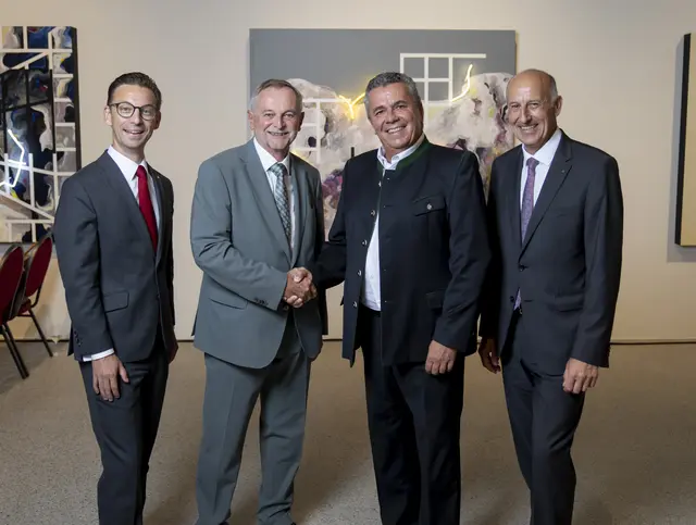 Dir. Martin Müllauer, Ehrenpräsident Mag. Dr. Gerhard Maly gratuliert seinem Nachfolger Dir. Mag. (FH) Günter Zaiser, MBA und Dir. Erich Fichtenbauer. | Foto: Herbst