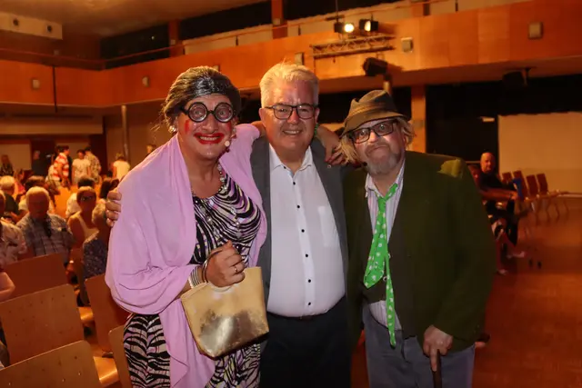 Bürgermeister Walter Zemrosser war vom Auftritt von Andreas Fischer und Willie Wurzer begeistert. | Foto: Stadtgemeinde Althofen