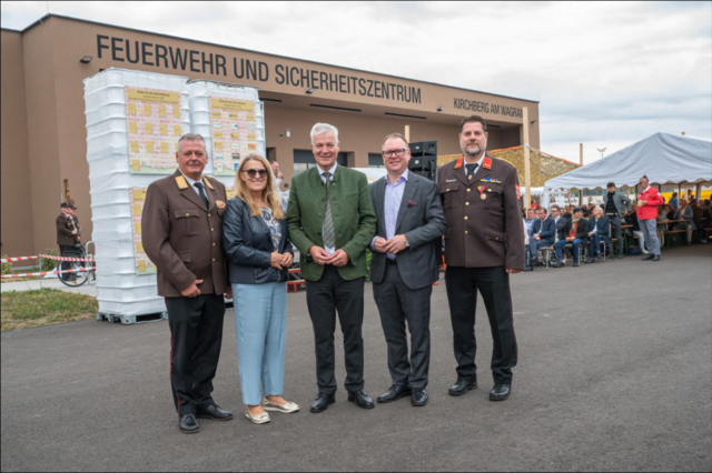 Denkwürdige Eröffnung des Feuerwehr &amp; Sicherheitszentrums Kirchberg am Wagram. | Foto: Walter Kvapil
