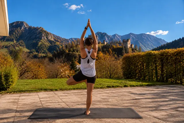 Bei der Yogaeinheit stehen Mobilisation, bewusste Atmung, Beweglichkeit und das Ankommen bei sich selbst im Vordergrund.  | Foto: Viktoria Einfalt
