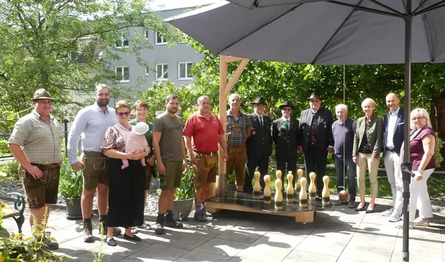 Auf dem Bild: Mathias Grießmaier, Patrik Schulhofer, Nathalie Schulhofer, Karin Ebner, Edmund Ebner, Franz Angerer, Erich Graf, Dietmar Brunnegger, Klaus Ebner, Richard Fürstner, Evelyn Aigner, Christian Polaschek und Ulrike Sabelhofer. 
 | Foto: ÖKB Thörl
