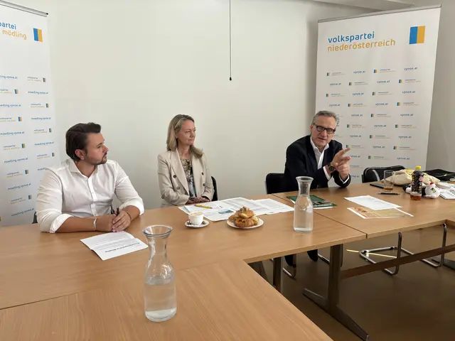 Beim Pressegespräch in Mödling. | Foto: Hirss