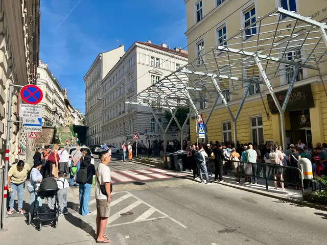 Vor der Volksschule in der Corneliusgasse wird es eng. | Foto: Stein