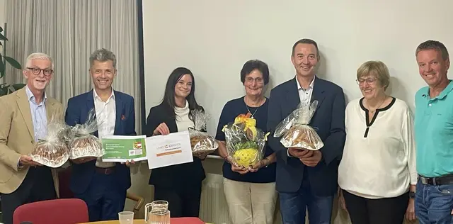 Bgdr. i. R. Walter Gitschthaler, Andreas Pregl (Geschäftsführer der Schuldnerberatung Kärnten), Corinna Smrecnik (Leiterin der Patientenanwaltschaft), Helga Lerchbaumer (Seniorenbundobfrau und Leiterin des Stammtisches für pflegende Angehörige), Walter Schmied (Leiter der Mobilen Beratung), Astrid Reinsberger-Foditsch (Vizebürgermeisterin) und Gerhard Aicher (Vizebürgermeister) | Foto: Friedl Egger