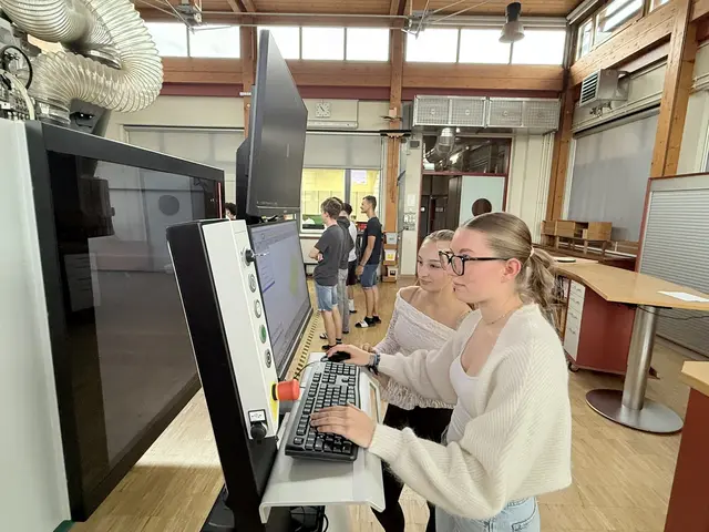 Die Schülerinnen und Schüler werden sehr gut auf die Arbeitswelt vorbereitet | Foto: LBS FF