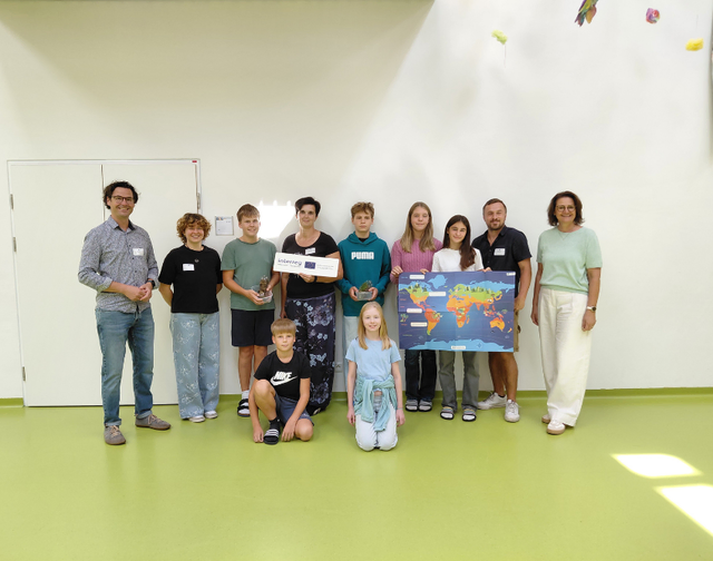 Wie schützen Bäume vor Hitze und was passiert bei Starkregen? Beim Bildungstag im Retzer Land beschäftigten sich 80 Schülerinnen und Schüler praktisch mit den Folgen des Klimawandels. | Foto: Klimabündnis NÖ