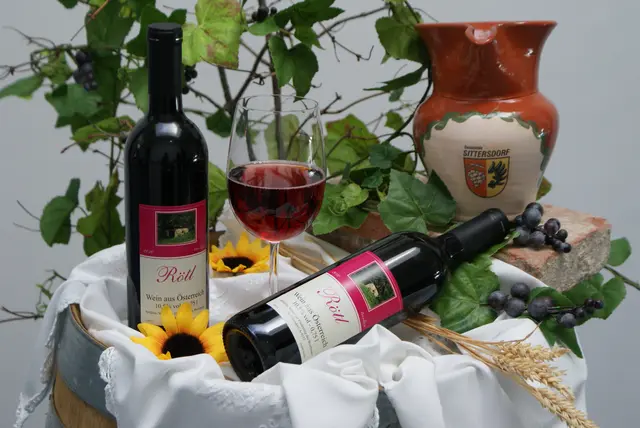 Der "Sittersdorfer Rötl" ist der traditionsreiche Wein, der heute noch in Sittersdorf hergestellt wird. Am Sonntag, 27. September, findet heuer wieder das beliebte Sittersdorfer Weinfest statt. | Foto: Gemeinde Sittersdorf