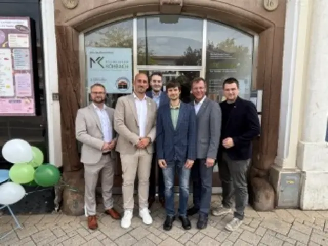 Baumeister Michael Köhbach und Statiker Reinhard Plocek eröffneten ihr gemeinsames Büro am Mistelbacher Hauptplatz. | Foto: Böhm