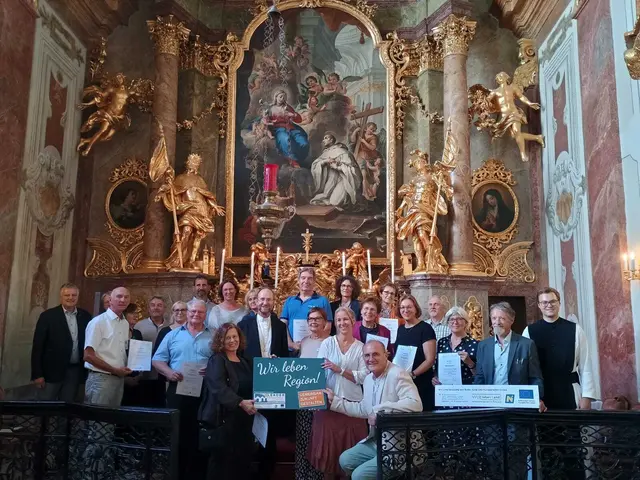 Rund 20 Teilnehmer haben ihre Ausbildung zu Kirchenführern abgeschlossen. Künftig sollen sie Geschichte, Kunst und Religion in den Gotteshäusern des Weinviertels und Marchfelds lebendig vermitteln. | Foto: Leader Region WM