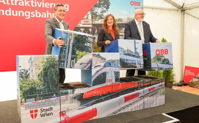 Infrastrukturminister Peter Hanke (l.), Mobilitätsstadträtin Ulli Sima (beide SPÖ) und ÖBB-Chef Andreas Matthä beim Baustart der Attraktivierung der Verbindungsbahn. | Foto: Andreas Pölzl/MeinBezirk