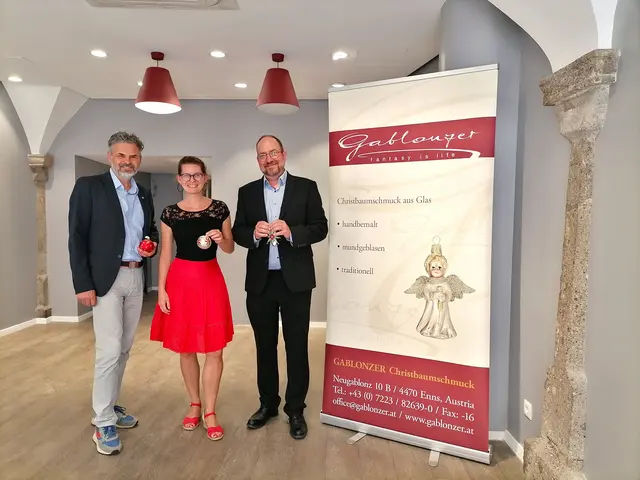 Innenstadtmanager Ralf Reiter, Vizebürgermeisterin Anna-Maria Demmelmayr, Thomas Zimmermann (Gablonzer) (v. li.). | Foto: Steyr / Stadt.Impuls