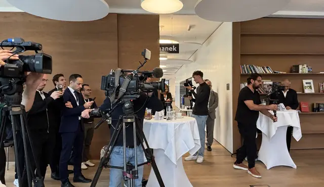 Das Medieninteresse vor Ort war dem Anlass entsprechend groß. Zum an den Pressetermin anschließenden Digital Future Summit waren rund 400 internationale Gäste und Redner vor Ort, unter ihnen u.a. auch Anna Koop, CIO/CDO von Microsoft Germany oder Christoph Schlager, CEO von Philips Austria. | Foto: MeinBezirk.at/Michael Kurz