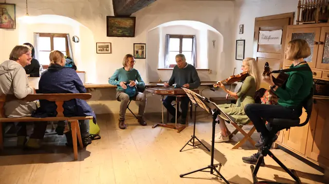 Das Mori Guscheh Quartett (Iran-Österreich) gehört zu den Stammgästen und spielte Musik mit iranischer Tradition und griechische  Volksmusik.  | Foto: Robert Cupak