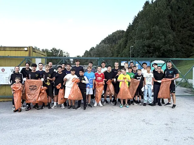 Mitglieder des Boxclub Hallein sammelten Müll. | Foto: BC Hallein