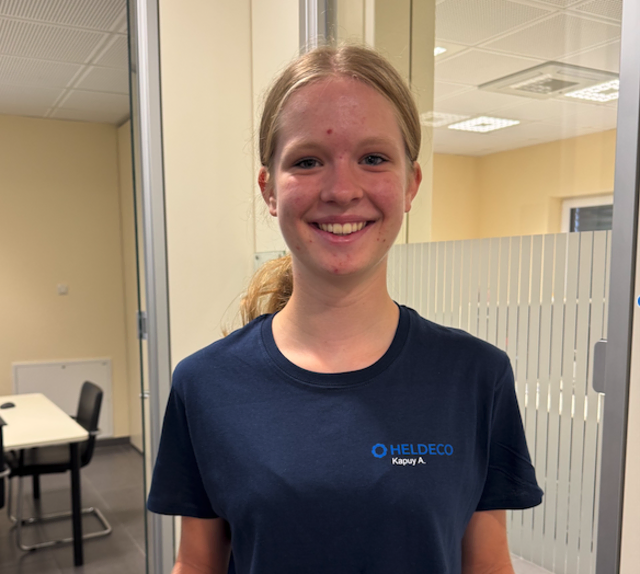 Lehrling Annika Kapuy, sie hat mit 1. September die Lehre zur Zerspanungstechnikerin bei Heldeco begonnen. | Foto: Heldeco