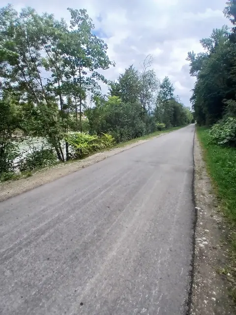 Im Stadtteil Liefering wurde der Geh- und Radweg entlang des Salzach-Treppelwegs bis zum Saalachspitz verbessert. | Foto: Stadt Salzburg