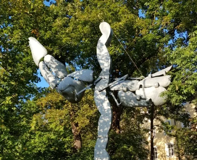 "Verschwundene" Skulptur von Ludwig Schwarz in der Herrengasse. | Foto: Simon Legner ( Benutzer:simon04 ), CC BY-SA 4.0 &lt;https://creativecommons.org/licenses/by-sa/4.0&gt;, via Wikimedia Commons