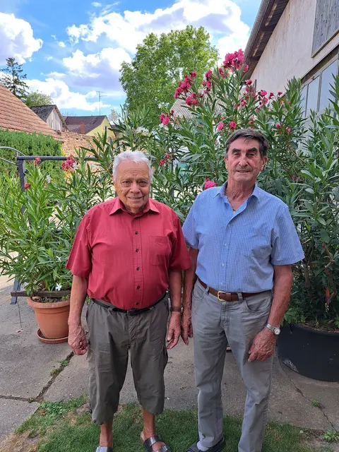 Seniorenobmann Ernst Gaida gratulierte dem Jubilar Josef Schweinberger.  | Foto: Gemeinde