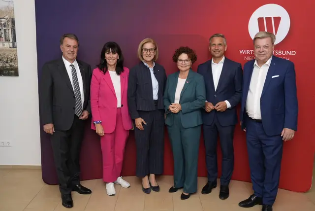 WKNÖ Präsident WBNÖ Landesgruppenobmann Wolfgang Ecker, ÖWB und WKÖ Präsidentin Martha Schultz, Landeshauptfrau Johanna Mikl-Leitner, Staatssekretärin Elisabeth Zehetner, Bundesminister für Wirtschaft, Energie und Tourismus Wolfgang Hattmannsdorfer und Abgeordneter zum Nationalrat WBNÖ Direktor Harald Servus. | Foto: WBNÖ/Philipp Monihart