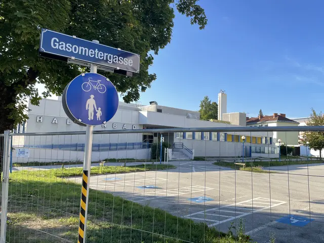 Das alte Hallenbad in Klagenfurt wurde vor vier Jahren verkauft. Inzwischen streiten Käufer und Verkäufer vor Gericht. (Archivfoto) | Foto: MeinBezirk.at