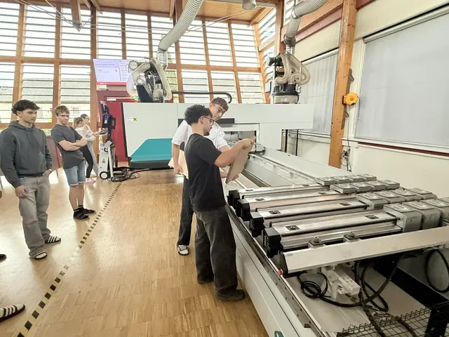 An der Landesberufsschule Fürstenfeld lernen die Lehrlinge den Umgang mit moderner technischer Ausstattung direkt in der Praxis. | Foto: LBS FF
