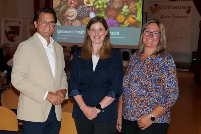 Bürgermeister Bernhard Heinl, Verena Sarközi und Gemeinderätin Sylvia Aichinger | Foto: Marktgemeinde Michelhausen