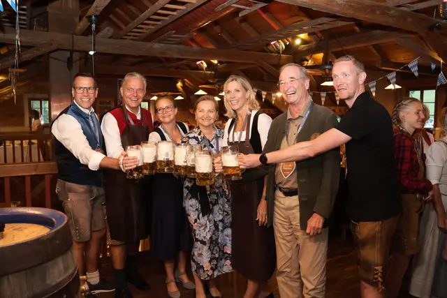 Von links: Klemens Ruttmann, Leo Jindrak, Karin Thaller, Ulrike Rabmer-Koller, Sabine Lindorfer, Christoph leitl, Richard Schmaranzer. | Foto: Veronika Mair