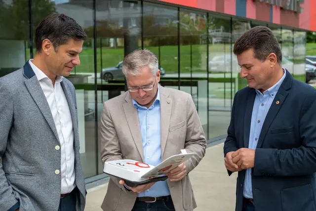 Past-Präsident Stefan Kogler, Bürgermeister Martin Kulmer und Präsident Rudolf Ogriseg | Foto: Stadt St. Veit